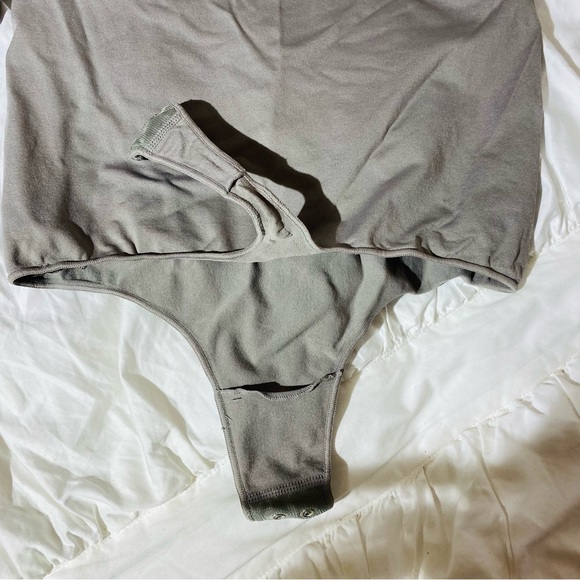 Skims Essential Scoop Neck Longsleeve Bodysuit Smoke Grey Neutral Large L/XL - Picture 9 of 11